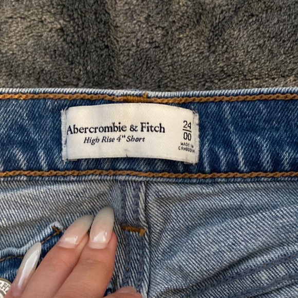 Abercrombie High Rise 4 in Shorts - Picture 3 of 3